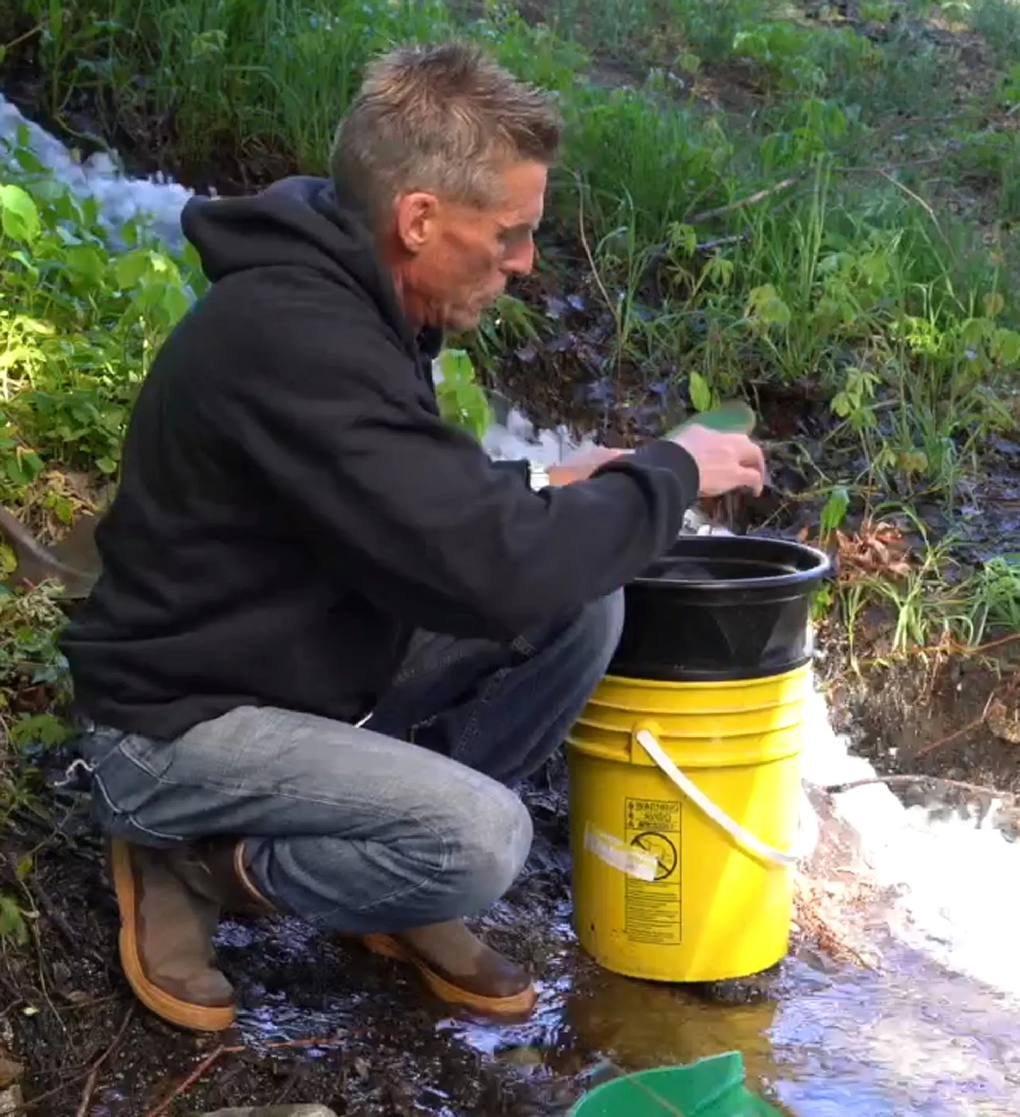 10-Piece Gold Panning Kit for Serious Prospectors: Includes 31" Sluice Box, Pans, Scoop, Sniffer Bottle, and Gold VialsPerfect for Gold Rush Adventures